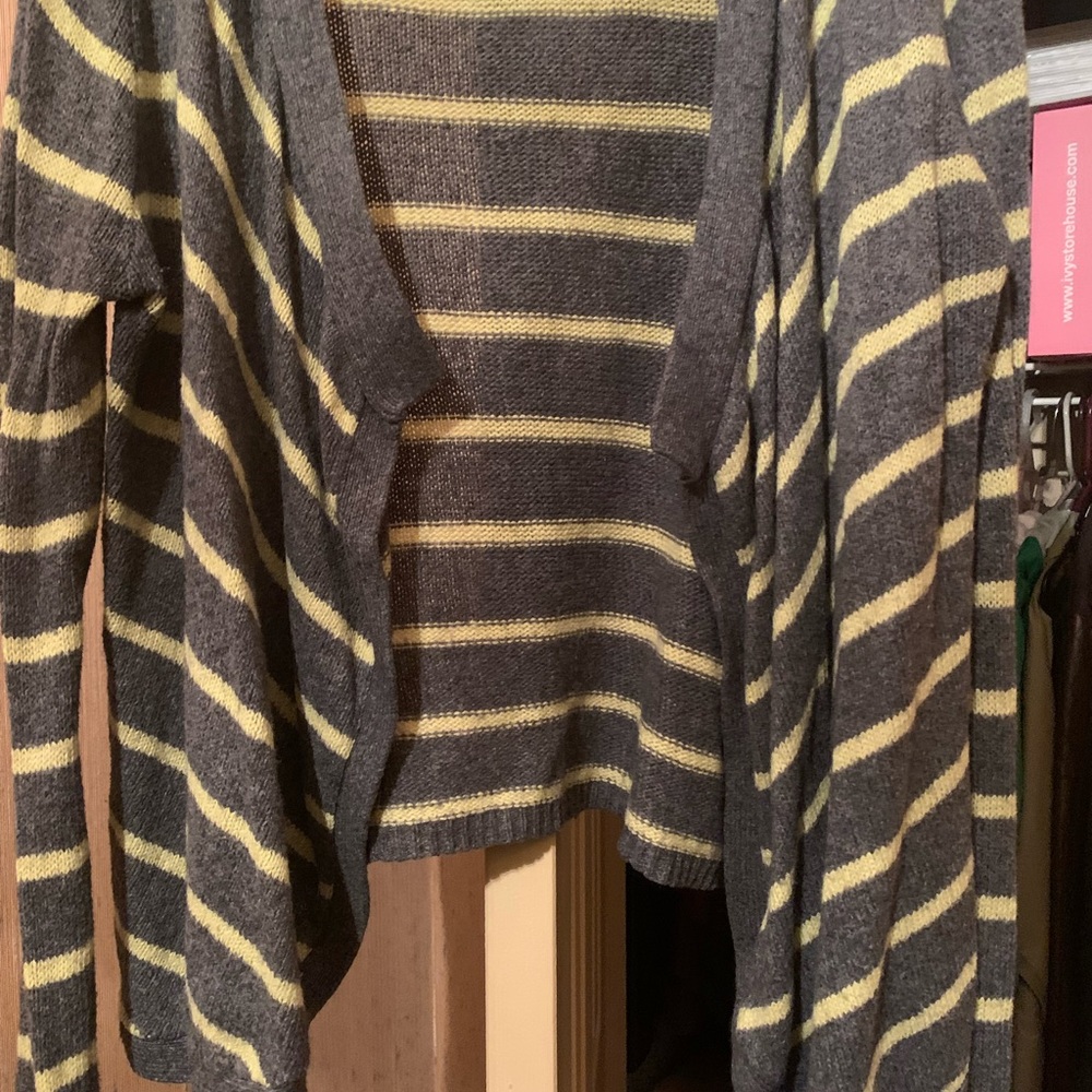 Gently worn gray/yellow long sleeve Hollister cardigan